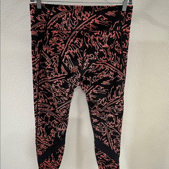 Under Armour Black and Pink Patterned Leggings - Picture 2 of 2